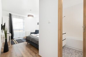 Soundproofing, iron/ironing board, free WiFi - TOTU Home Studio Deluxe Browar Gdański (Gdansk)