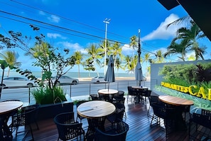 Apartment | Outdoor dining
