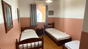 5 bedrooms, free WiFi, bed sheets