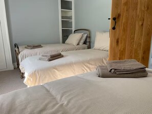 4 bedrooms, iron/ironing board, free WiFi, bed sheets