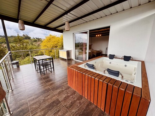 CABINS WITH BEAUTIFUL VIEWS, WITH JACUZZI GUATAPE