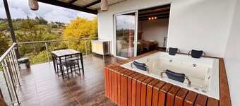 CABINS WITH BEAUTIFUL VIEWS, WITH JACUZZI GUATAPE