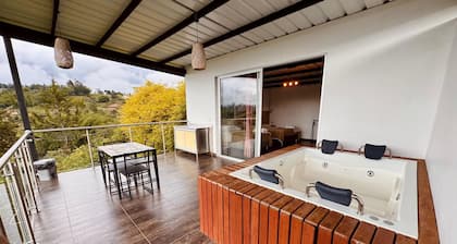 CABINS WITH BEAUTIFUL VIEWS, WITH JACUZZI GUATAPE