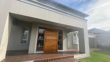 Bagian depan properti