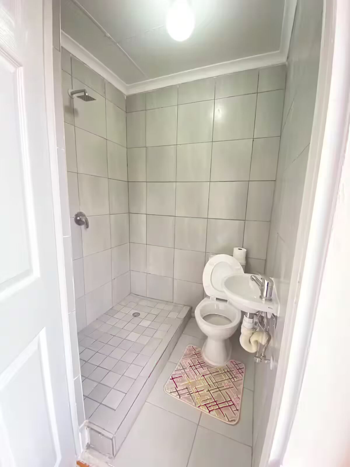 バスアメニティ (無料)、ヘアドライヤー、タオル、石鹸