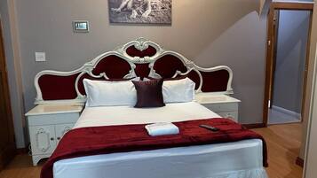 Comfort-Studiosuite | Laptopgeeigneter Arbeitsplatz, Bügeleisen/Bügelbrett, kostenloses WLAN