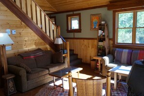 TV - 50 Acres Private Cabin Nestled in the Woods (La Pointe)