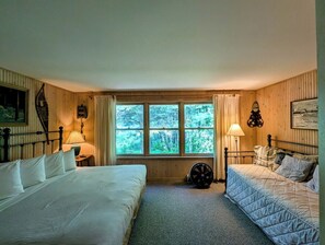 4 bedrooms, WiFi (free), bed sheets