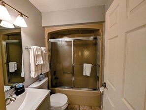 Towels - Marina Point 502A - Condo In Town (La Pointe)