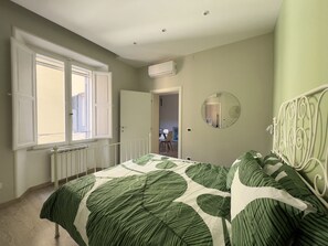 1 bedroom, iron/ironing board, travel cot, WiFi - Vatican Green R-Home will be your warm home in the center of Rome. (Roma)