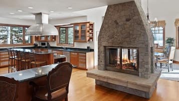 House | Living area | Flat-screen TV