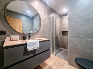 Shower, towels