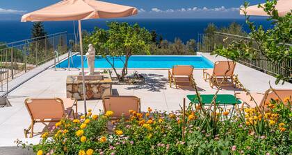 A Beautiful 3 Bedroom, 2 Bathroom Villa with Private Pool, Stunning Sea Views, Air Conditioning, Wif