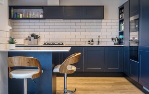 Mikrowelle, Ofen, Herdplatte, Geschirrspüler