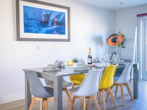 Dining - Wight Stone Luxury Townhouse - Breathtaking Views (Sandown)