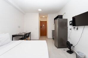 1 habitación, escritorio y wifi 