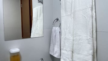 Serviettes fournies, shampoing