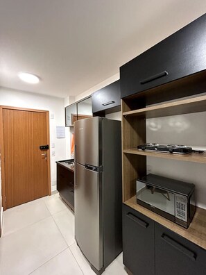 Frigorifero, microonde, piano cottura, macchina per tè/caffè