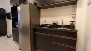 Cookware/dishes/utensils