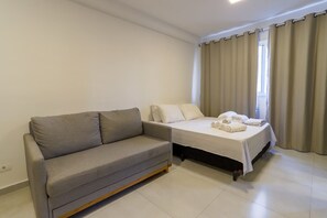 1 soverom og skrivebord