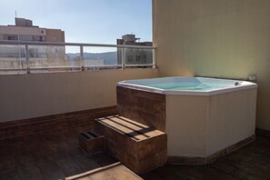 Baignoire à remous extérieure