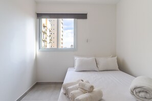 2 Schlafzimmer, Schreibtisch