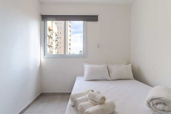 2 quartos, escrivaninha