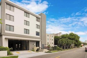 Exterior - King Bed brand new safe Oasis minutes to Brickell (Miami)