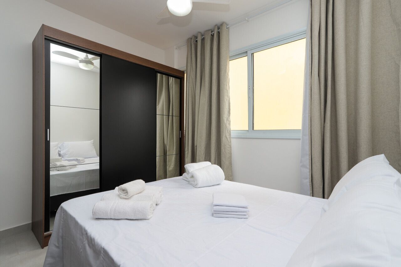 1 chambre, bureau, draps fournis