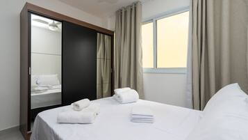 1 chambre, bureau, draps fournis