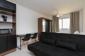 Télévision, table de tennis de table