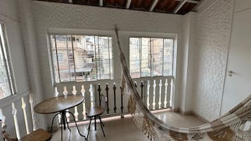 Phòng đôi Deluxe, lanai | Truy cập Internet không dây miễn phí, bộ trải giường