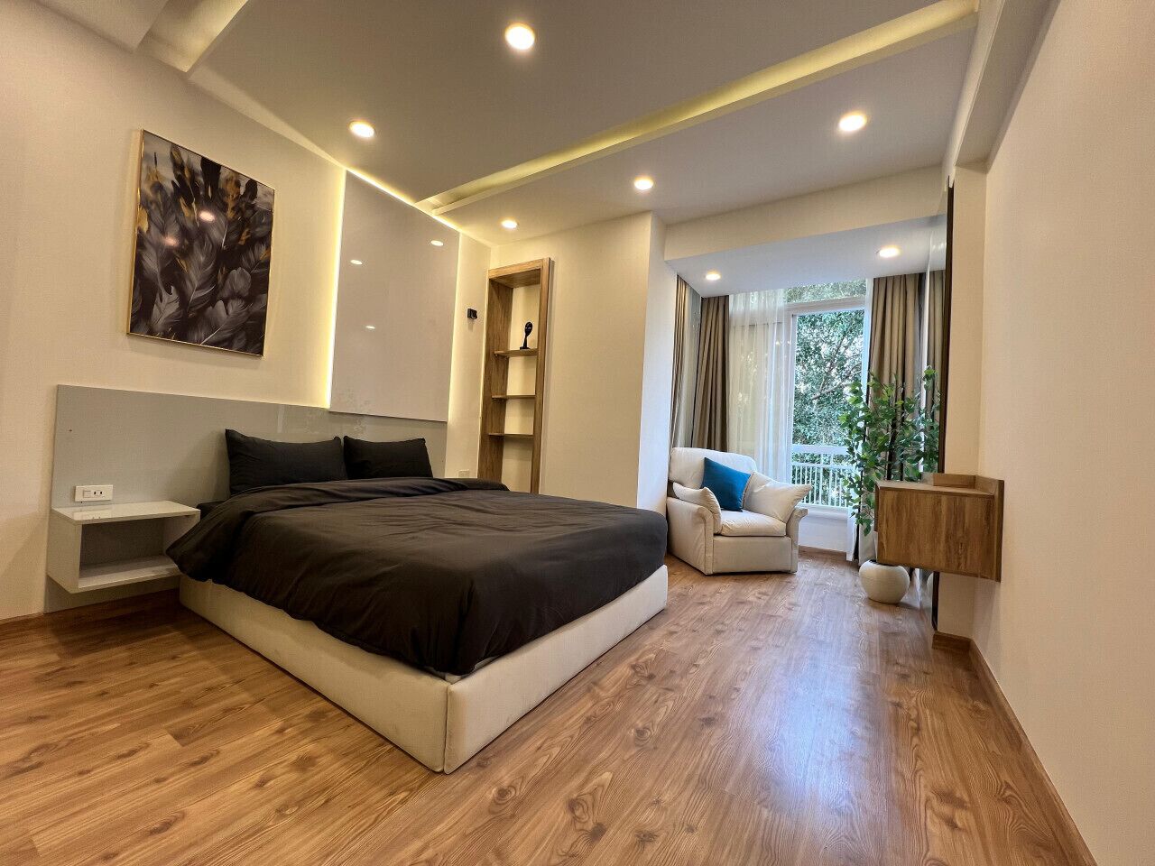 3 bedrooms, desk, iron/ironing board, WiFi (free)
