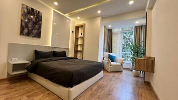 3 bedrooms, desk, iron/ironing board, WiFi (free)