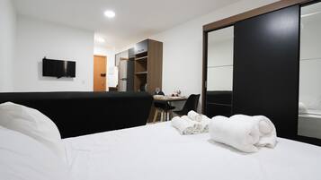 1 chambre, bureau, draps fournis