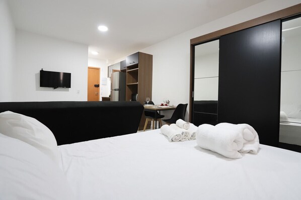 1 bedroom, desk, bed sheets