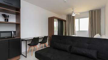 TV, mesa de pingue-pongue