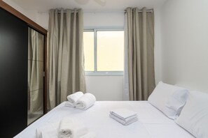 1 chambre, bureau, draps fournis