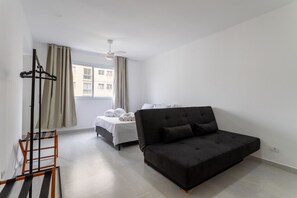1 chambre, bureau, draps fournis