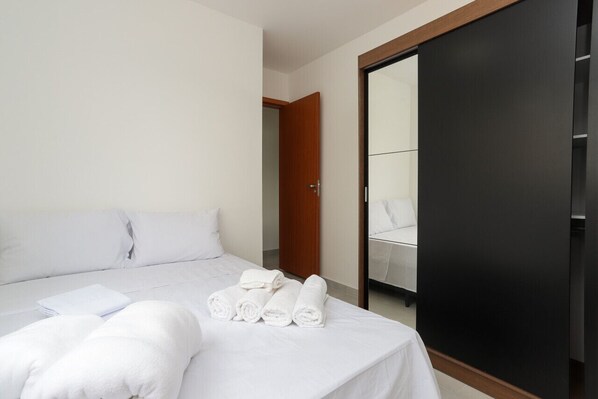 1 chambre, bureau, draps fournis