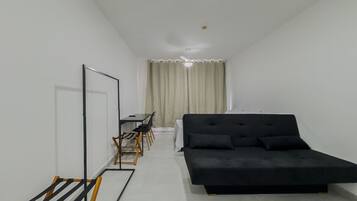TV, mesa de pingue-pongue