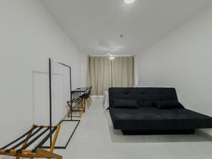 Fernseher, Tischtennisplatte