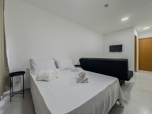 1 chambre, bureau, draps fournis