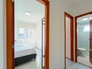 2 bedrooms, desk, WiFi