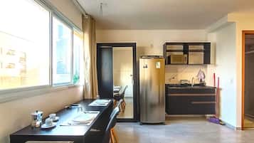 Fridge, cookware/dishes/utensils