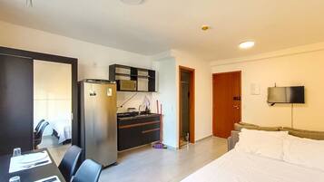 1 bedroom, desk, WiFi, bed sheets