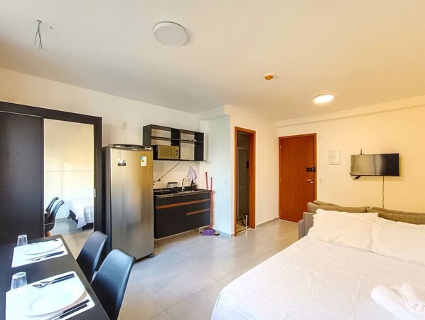 1 bedroom, desk, WiFi, bed sheets