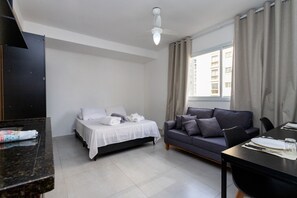 Desk, WiFi, bed sheets - Studio novo 412 - proximo ao metrô Santana (São Paulo)