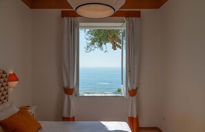 2 bedrooms, in-room safe, iron/ironing board, travel crib