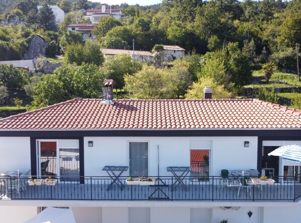 المنطقة المحيطة بالمنشأة